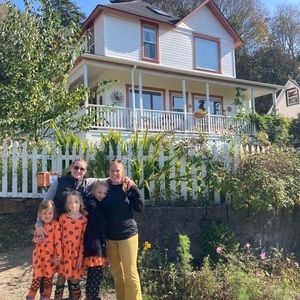 Meet your Posher, Kelly